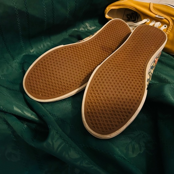 2 pairs Womens Vans size 6.5 Green Floral Yellow very good condition see photos - Picture 5 of 8